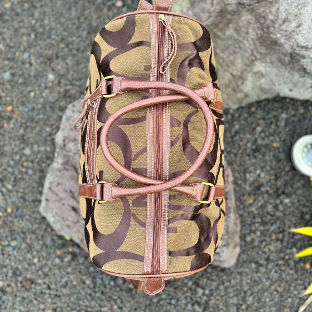 Unbranded Duffle Travel Bag Adjustable Straps Leather Like with Pockets - Picture 4 of 15